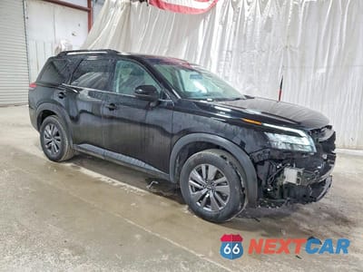 Czwarte zdjęcie samochodu z boku: 2025 NISSAN PATHFINDER SV VIN:5N1DR3BA8SC254048 - miniatura