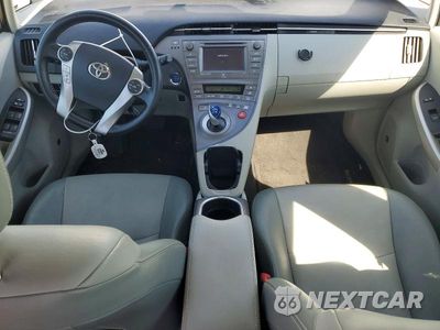 Zdjęcie 8 z 12 samochodu: 2012 TOYOTA PRIUS FOUR VIN:JTDKN3DU7C5534287 - miniatura