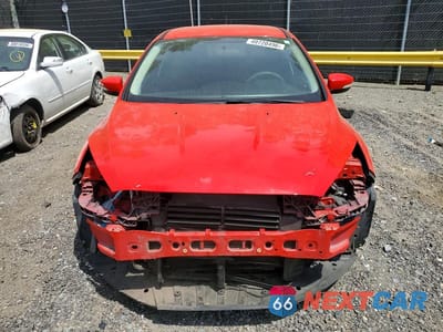 Piąte zdjęcie samochodu w środku: 2016 FORD FOCUS SE VIN:1FADP3F2XGL402761 - miniatura