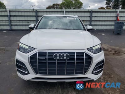 Piąte zdjęcie samochodu w środku: 2021 AUDI Q5 PREMIUM VIN:WA1AAAFY0M2099749 - miniatura