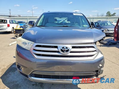 Piąte zdjęcie samochodu w środku: 2013 TOYOTA HIGHLANDER BASE VIN:5TDBK3EH1DS202674 - miniatura