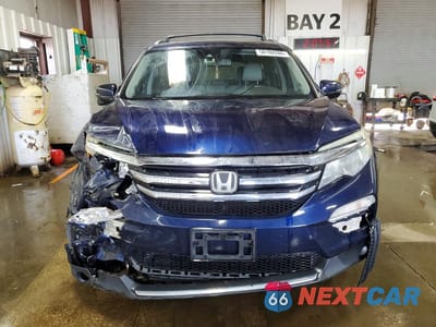 Piąte zdjęcie samochodu w środku: 2017 HONDA PILOT TOURING VIN:5FNYF6H93HB057362 - miniatura
