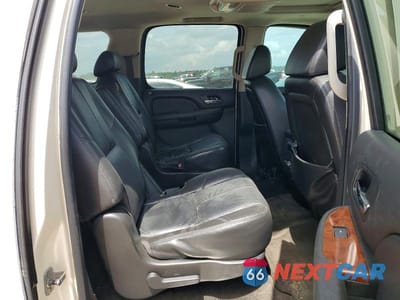 Zdjęcie 11 z 14 samochodu: 2008 CHEVROLET SUBURBAN C1500 LS VIN:1GNFC16098R246087 - miniatura