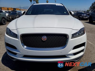 Piąte zdjęcie samochodu w środku: 2017 JAGUAR E-PACE P250 AWD VIN:SADCK2BVXHA088769 - miniatura