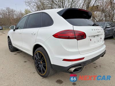 Trzecie zdjęcie samochodu z tyłu: 2018 PORSCHE CAYENNE VIN:WP1AA2A21JKA02261 - miniatura
