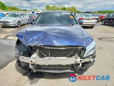 Piąte zdjęcie samochodu w środku: 2018 MERCEDES-BENZ C 300 4MATIC VIN:55SWF4KBXJU261927 - miniatura