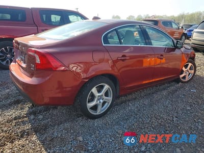 Trzecie zdjęcie samochodu z tyłu: 2013 VOLVO S60 T5 VIN:YV1612FHXD2210352 - miniatura