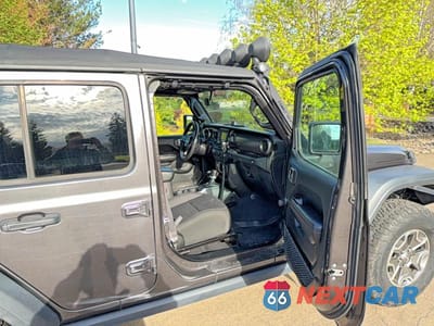 Piąte zdjęcie samochodu w środku: 2018 JEEP WRANGLER UNLIMITED SPORT VIN:1C4HJXDG8JW171528 - miniatura