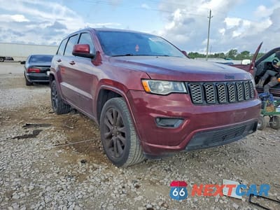 Czwarte zdjęcie samochodu z boku: 2017 JEEP GRAND CHEROKEE LAREDO VIN:1C4RJEAG1HC826931 - miniatura