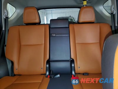 Zdjęcie 10 z 13 samochodu: 2018 TOYOTA RAV4 HV LIMITED VIN:JTMDJREV9JD221159 - miniatura