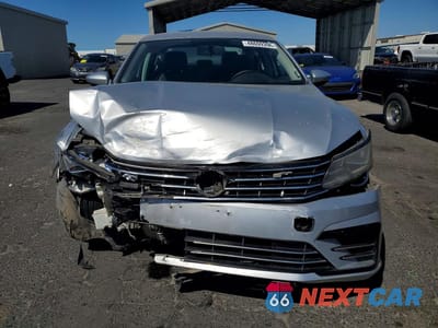 Piąte zdjęcie samochodu w środku: 2017 VOLKSWAGEN PASSAT R-LINE VIN:1VWDT7A37HC071357 - miniatura