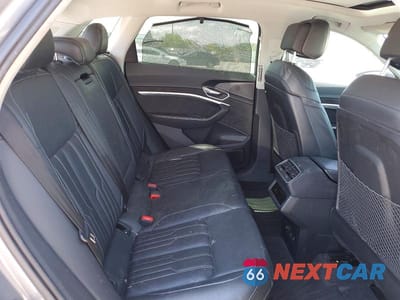 Zdjęcie 11 z 13 samochodu: 2019 AUDI E-TRON PRESTIGE VIN:WA1VAAGE7KB024954 - miniatura