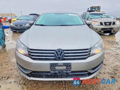 Piąte zdjęcie samochodu w środku: 2014 VOLKSWAGEN PASSAT S VIN:1VWAT7A31EC072308 - miniatura
