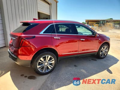Trzecie zdjęcie samochodu z tyłu: 2021 CADILLAC XT5 PREMIUM LUXURY VIN:1GYKNDRS3MZ229810 - miniatura