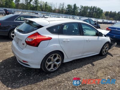 Trzecie zdjęcie samochodu z tyłu: 2013 FORD FOCUS ST VIN:1FADP3L96DL185917 - miniatura