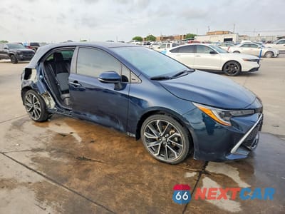 Czwarte zdjęcie samochodu z boku: 2022 TOYOTA COROLLA HATCHBACK XSE VIN:JTNC4MBE6N3156918 - miniatura