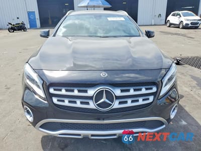 Piąte zdjęcie samochodu w środku: 2019 MERCEDES-BENZ GLA 250 VIN:WDCTG4EB9KU018738 - miniatura