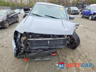 Piąte zdjęcie samochodu w środku: 2025 NISSAN FRONTIER PRO-4X VIN:1N6ED1EK0SN606718 - miniatura