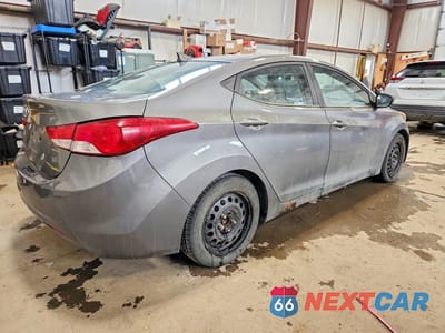 Trzecie zdjęcie samochodu z tyłu: 2013 HYUNDAI ELANTRA GLS VIN:5NPDH4AEXDH445916 - miniatura
