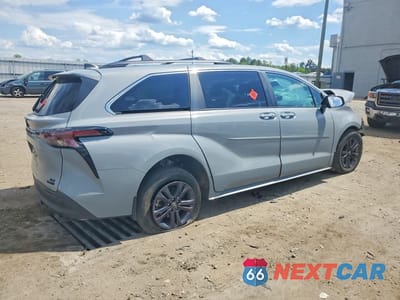 Trzecie zdjęcie samochodu z tyłu: 2024 TOYOTA SIENNA WOODLAND EDITION VIN:5TDCSKFC3RS136783 - miniatura