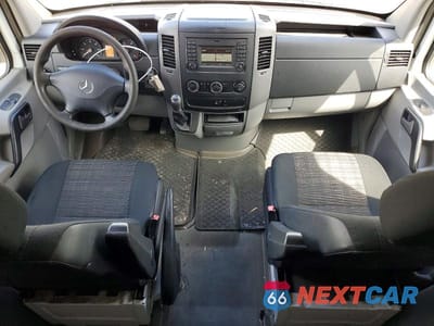 Zdjęcie 8 z 13 samochodu: 2014 MERCEDES-BENZ SPRINTER 2500 VIN:WD3PE7DC2E5831193 - miniatura