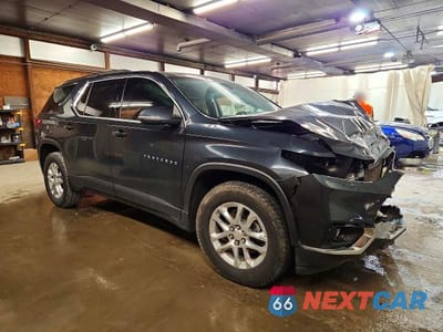Czwarte zdjęcie samochodu z boku: 2021 CHEVROLET TRAVERSE LT VIN:1GNEVHKWXMJ230840 - miniatura