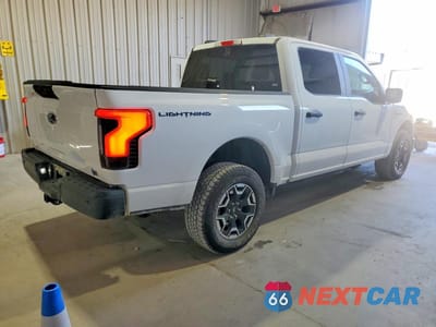 Trzecie zdjęcie samochodu z tyłu: 2022 FORD F150 LIGHTNING PRO VIN:1FTVW1EL4NWG04894 - miniatura