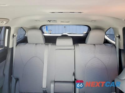 Zdjęcie 10 z 14 samochodu: 2022 TOYOTA HIGHLANDER LE VIN:5TDZZRAH4NS540848 - miniatura