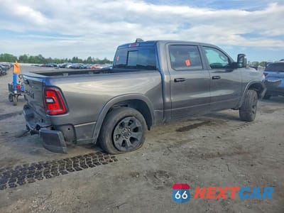Trzecie zdjęcie samochodu z tyłu: 2026 RAM 1500 BIG HORN VIN:1C6SRFFT3TN252276 - miniatura