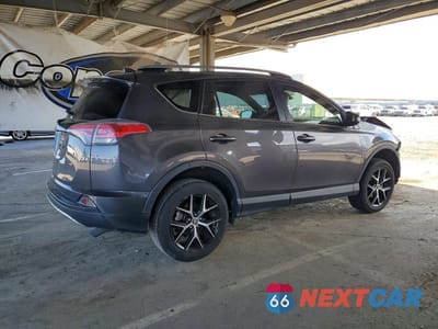 Trzecie zdjęcie samochodu z tyłu: 2018 TOYOTA RAV4 SE VIN:JTMNFREV7JJ150762 - miniatura