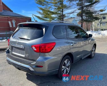 Czwarte zdjęcie samochodu z boku: 2017 NISSAN PATHFINDER SV VIN:5N1DR2MM2HC664175 - miniatura