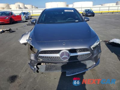 Piąte zdjęcie samochodu w środku: 2019 MERCEDES-BENZ A 220 VIN:WDD3G4EB1KW029359 - miniatura