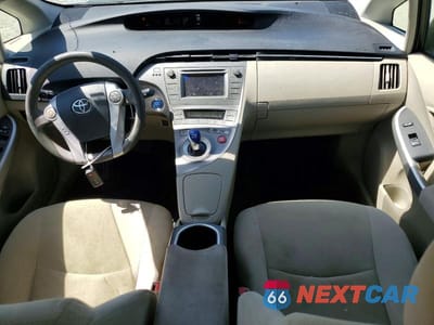 Zdjęcie 8 z 12 samochodu: 2014 TOYOTA PRIUS TWO VIN:JTDKN3DU5E1826028 - miniatura