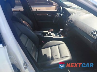 Piąte zdjęcie samochodu w środku: 2011 MERCEDES-BENZ C 300 4MATIC VIN:WDDGF8BB4BR174359 - miniatura