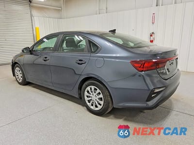 Drugie zdjęcie samochodu z przodu: 2021 KIA FORTE FE VIN:3KPF24AD5ME311627 - miniatura