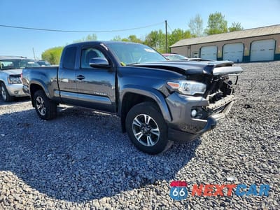 Czwarte zdjęcie samochodu z boku: 2016 TOYOTA TACOMA TRD SPORT VIN:5TFSZ5AN0GX006095 - miniatura
