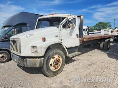 Drugie zdjęcie samochodu z przodu: 2000 FREIGHTLINER FL70 FLATBED TRUCK VIN:1FV6H6AA1YHF85205 - miniatura