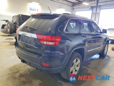Trzecie zdjęcie samochodu z tyłu: 2013 JEEP GRAND CHEROKEE LAREDO VIN:1C4RJFAG0DC560737 - miniatura