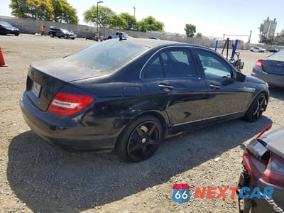 Trzecie zdjęcie samochodu z tyłu: 2014 MERCEDES-BENZ C 250 VIN:WDDGF4HB2ER316938 - miniatura