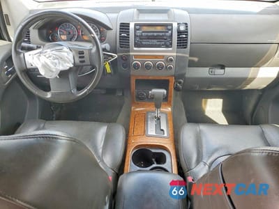 Zdjęcie 8 z 13 samochodu: 2006 NISSAN PATHFINDER VIN:5N1AR18W26C621185 - miniatura