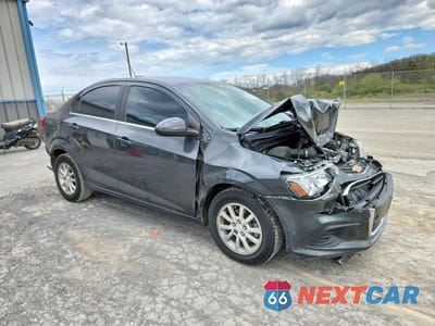 Czwarte zdjęcie samochodu z boku: 2020 CHEVROLET SONIC LT VIN:1G1JD5SB4L4140479 - miniatura