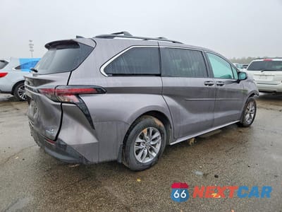 Trzecie zdjęcie samochodu z tyłu: 2024 TOYOTA SIENNA LE 8-PASSENGER VIN:5TDKSKFC7RS142615 - miniatura