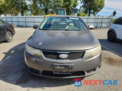 Piąte zdjęcie samochodu w środku: 2010 KIA FORTE EX VIN:KNAFU4A27A5165387 - miniatura