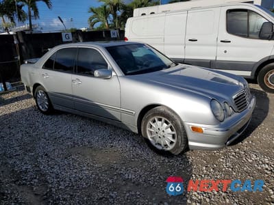 Czwarte zdjęcie samochodu z boku: 2001 MERCEDES-BENZ E 320 VIN:WDBJF65J01B376516 - miniatura