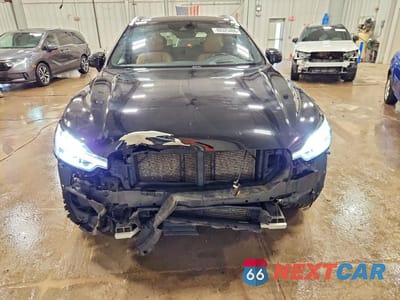 Piąte zdjęcie samochodu w środku: 2018 VOLVO XC60 T8 INSCRIPTION VIN:LYVBR0DL4JB100772 - miniatura