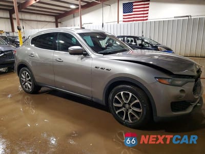 Czwarte zdjęcie samochodu z boku: 2017 MASERATI LEVANTE VIN:ZN661XUA4HX207186 - miniatura