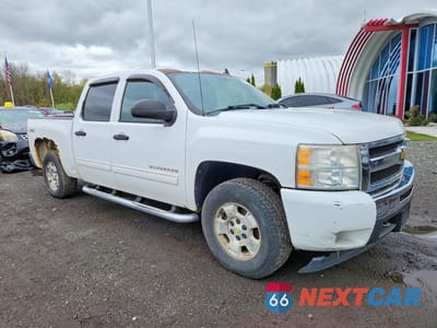Czwarte zdjęcie samochodu z boku: 2011 CHEVROLET SILVERADO K1500 LT VIN:3GCPKSE38BG369114 - miniatura