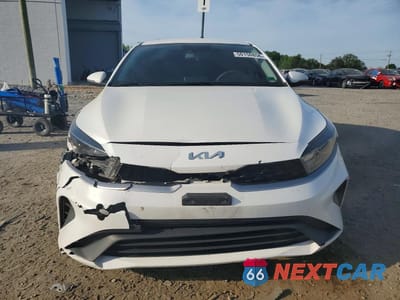 Piąte zdjęcie samochodu w środku: 2022 KIA FORTE LXS VIN:3KPF24ADXNE428086 - miniatura