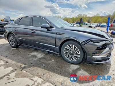 Czwarte zdjęcie samochodu z boku: 2024 HYUNDAI SONATA HYBRID SEL VIN:KMHL34JJ0RA101724 - miniatura