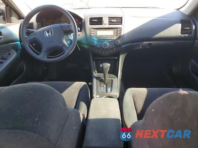 Zdjęcie 8 z 12 samochodu: 2003 HONDA ACCORD LX VIN:1HGCM56383A144167 - miniatura